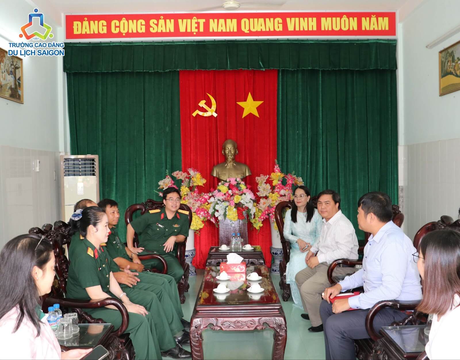 Lễ ký kết MOU giữa trường Cao đẳng Du lịch Sài Gòn và Trại rắn Đồng Tâm