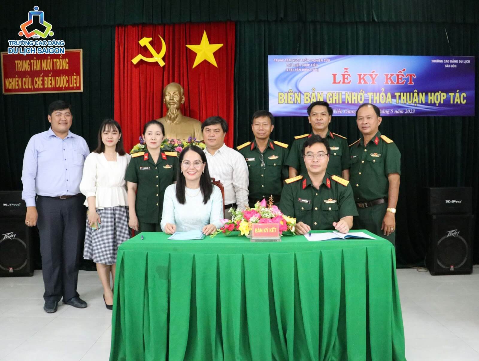 Lễ ký kết MOU giữa trường Cao đẳng Du lịch Sài Gòn và Trại rắn Đồng Tâm