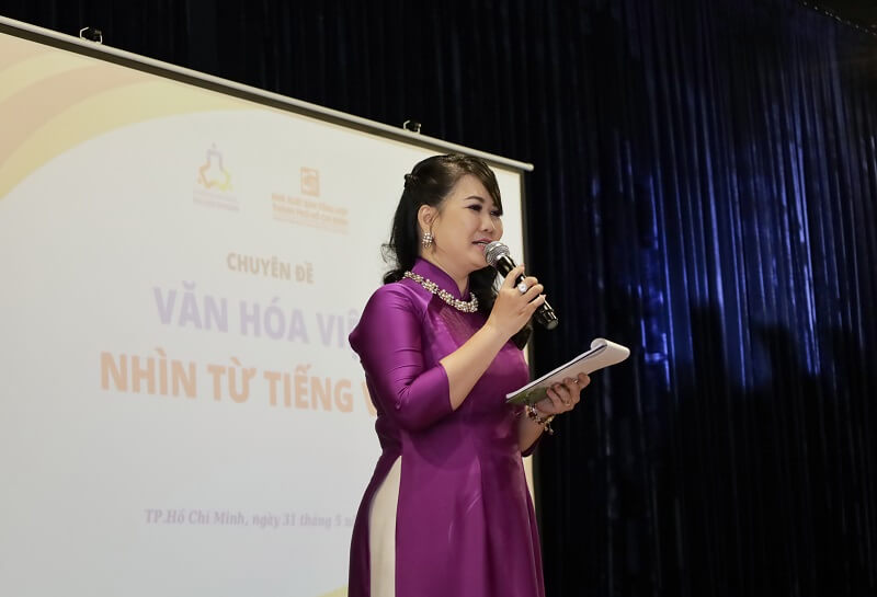 MC Kim Trang dẫn chuyên đề "Văn hóa Việt nhìn từ tiếng Việt"