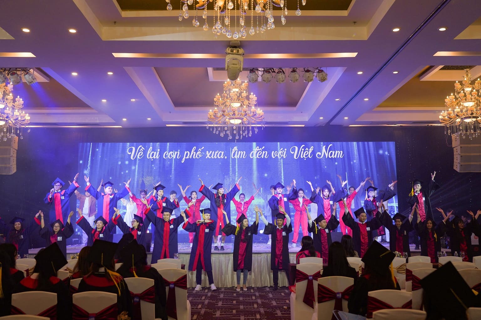 Lễ Trao bằng tốt nghiệp của trường Cao đẳng Du lịch Sài Gòn tại Luxury Palace