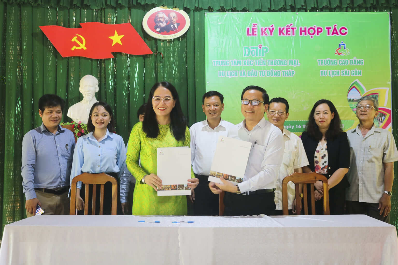 Trường Cao đẳng Du lịch Sài Gòn và Trung tâm Xúc tiến Thương mại, Du lịch và Đầu tư Đồng Tháp đã ký biên bản ghi nhớ hợp tác