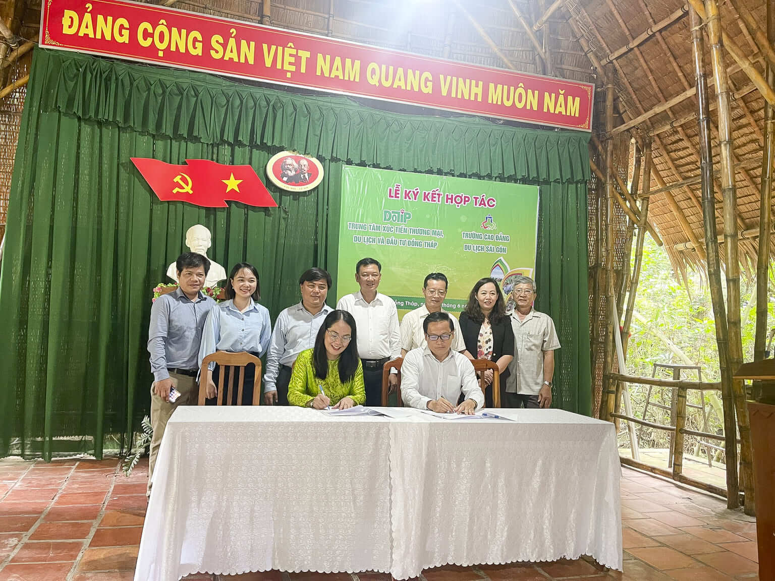 Ký bản ghi nhớ hợp tác giữa Trường Cao đẳng Du lịch Sài Gòn và Trung tâm Xúc tiến Thương mại, Du lịch và Đầu tư Đồng Tháp