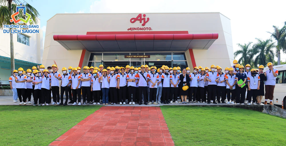 DLSG chụp ảnh lưu niệm khi tham quan Nhà máy Ajinomoto Việt Nam