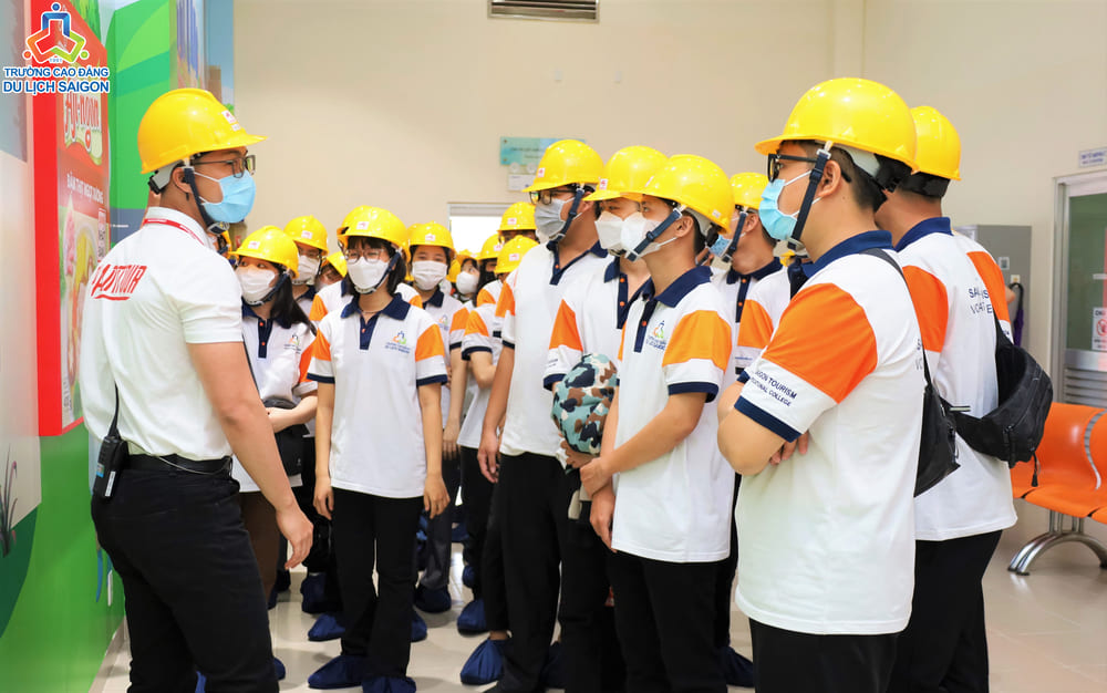 Sinh viên DLSG được công ty Ajinomoto cho trải nghiệm tham quan Nhà máy