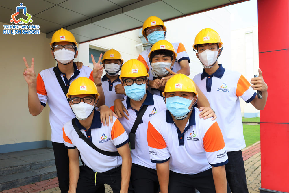 Sinh viên DLSG tại Nhà máy Ajinomoto Việt Nam