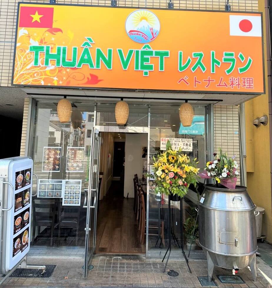 Chúc mừng Nguyễn Quang Thuần khai trương quán ăn của mình
