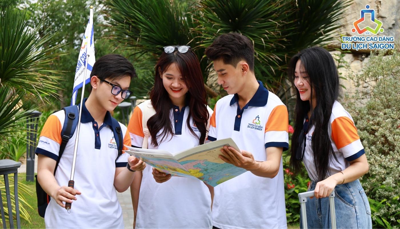 Sinh viên chuyên ngành Hướng dẫn Du lịch tại trường Cao đẳng Du lịch Sài Gòn