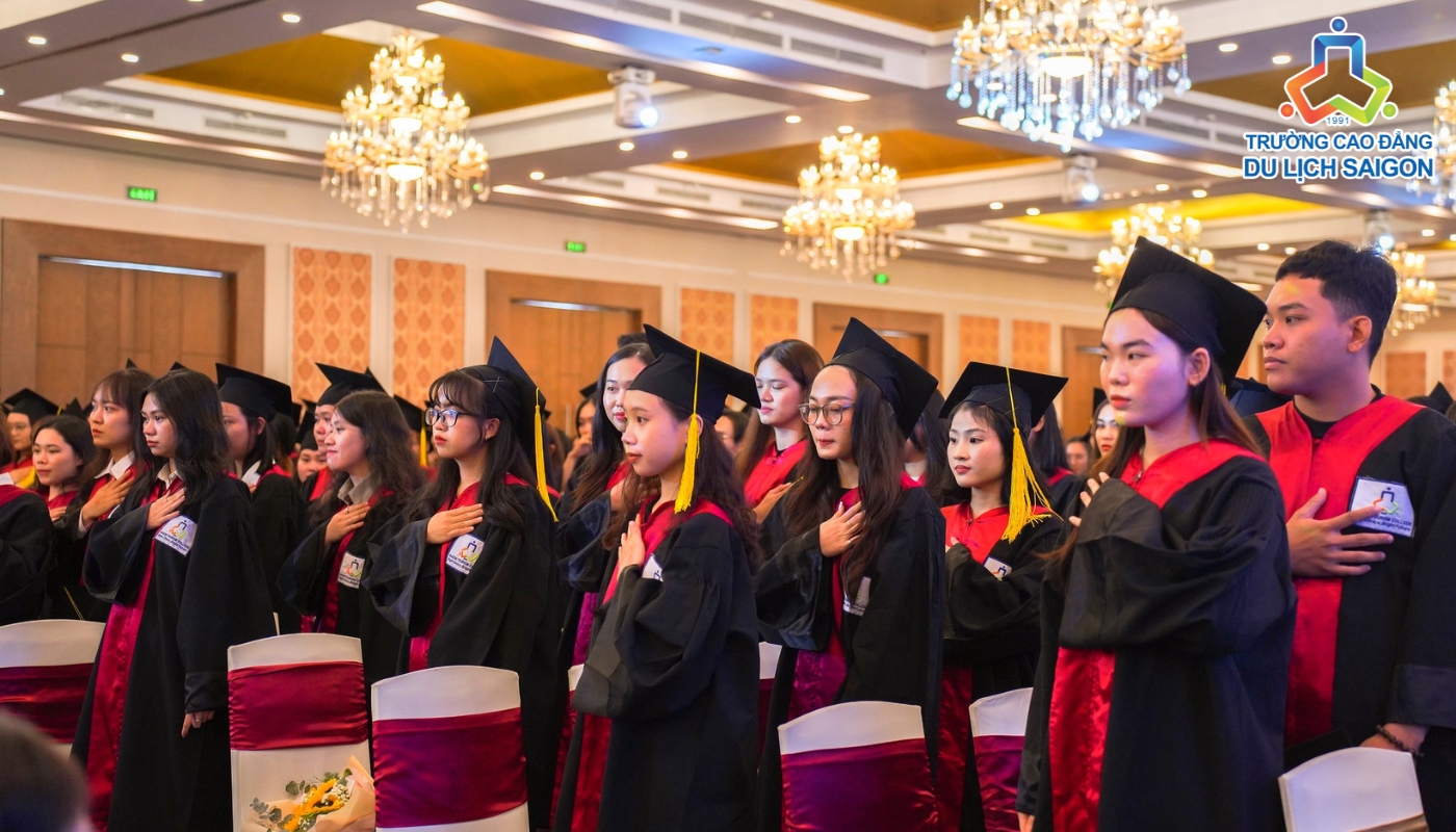Sinh viên tốt nghiệp hệ cao đẳng trường Cao đẳng du lịch Sài Gòn