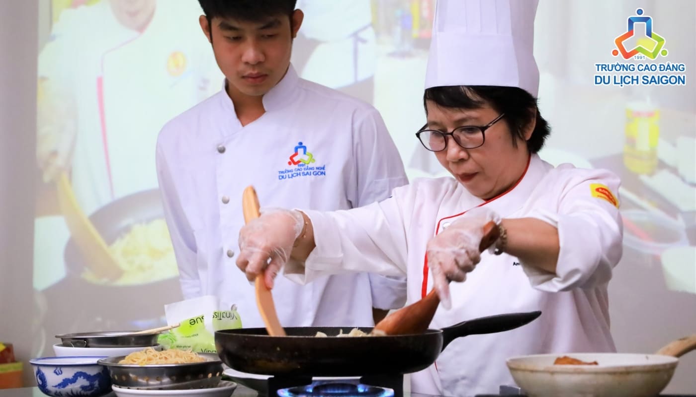 Học chuyên ngành kỹ thuật chế biến món ăn tại Cao đẳng Du Lịch Sài Gòn