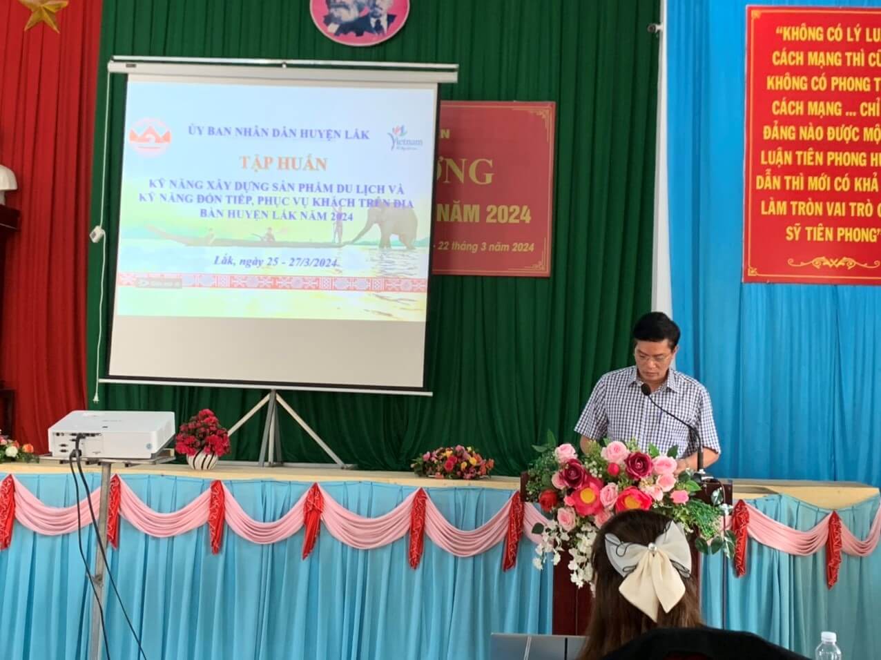 Lễ khai giảng tại trung tâm chính trị huyện Lắk