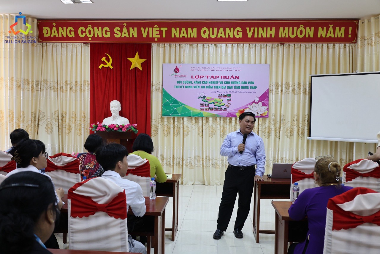 Giảng viên Trường Cao đẳng Du lịch Sài Gòn tham gia giảng dạy khoá học