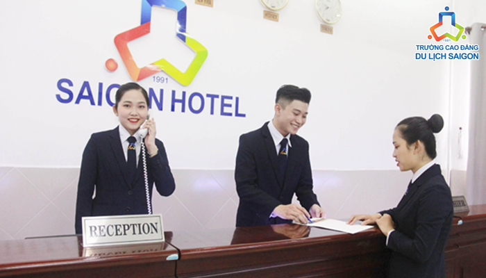 Chính sách, chế độ lương thưởng của khách sạn cho nhân viên lễ tân