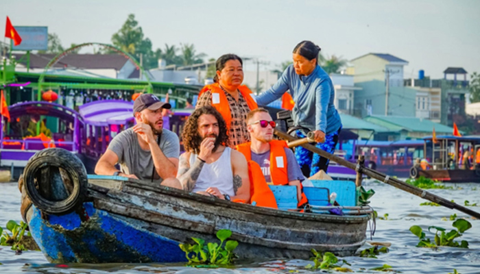 Khách du lịch quốc tế đến Việt Nam