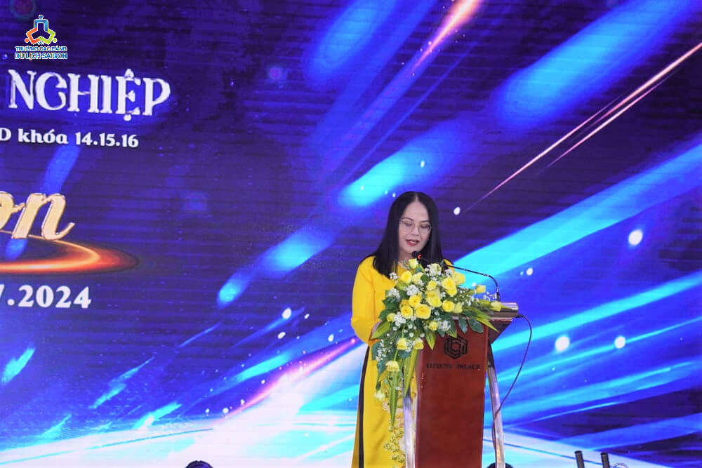 Hiệu trưởng Ngô Thị Quỳnh Xuân phát biểu tại Lễ tốt nghiệp 2024