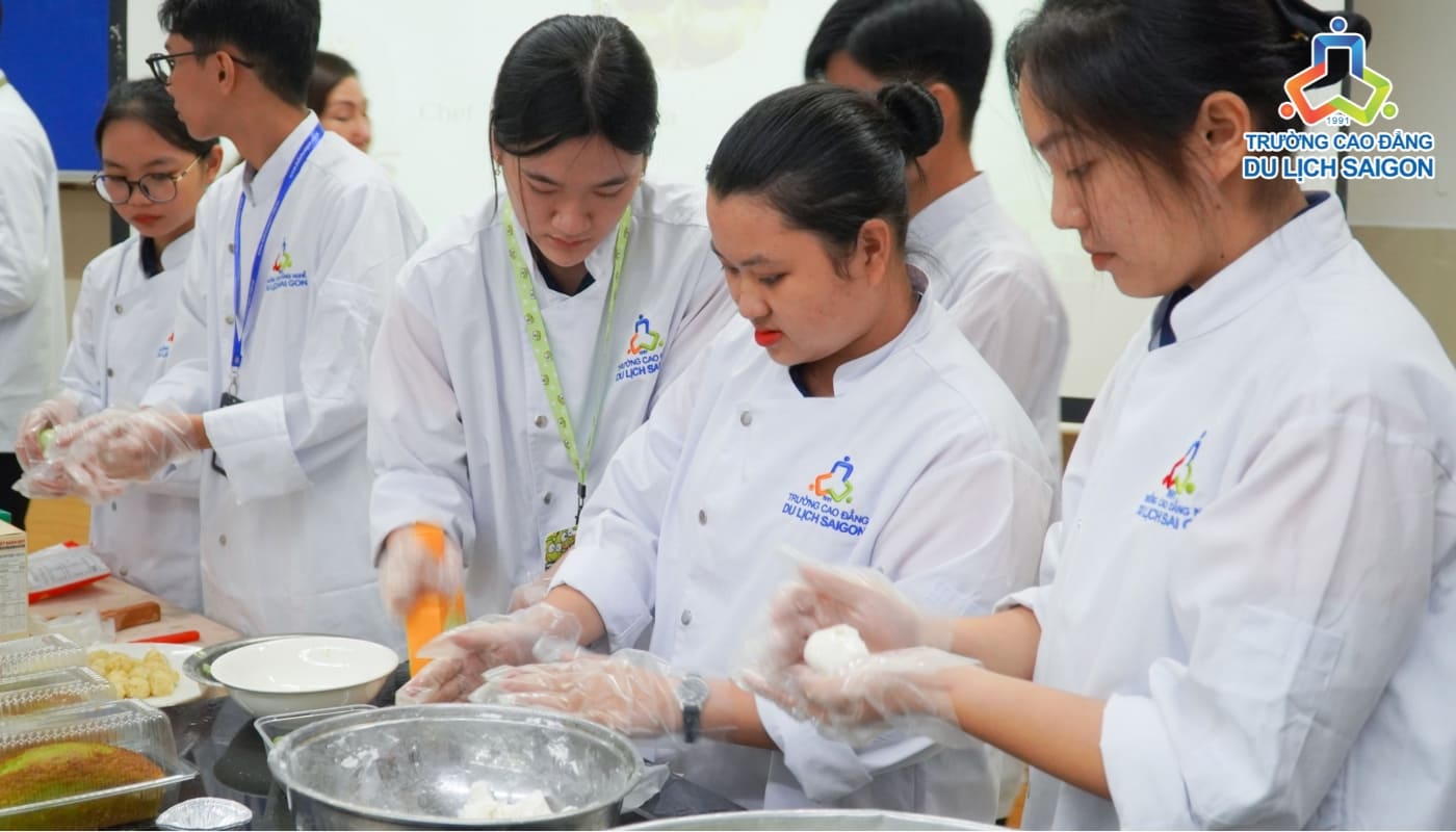 Nhân viên phụ bếp có kinh nghiệm sẽ có cơ hội cạnh tranh cao