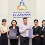 TLS-Asia tặng quà lưu niệm cho Trường Cao đẳng Du lịch Sài Gòn