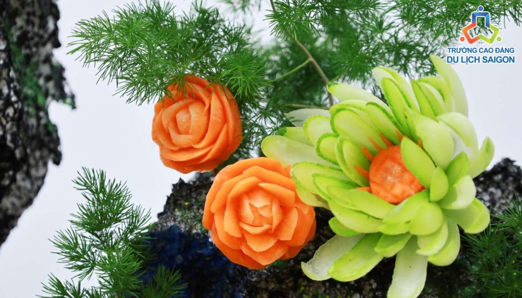 Cách tỉa hoa trang trí món ăn bằng rau củ đơn giản, dễ làm