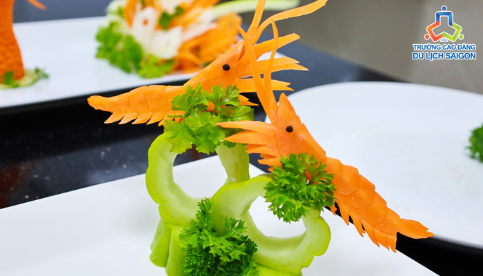 Cách tỉa hoa trang trí món ăn bằng rau củ cực đẹp mắt