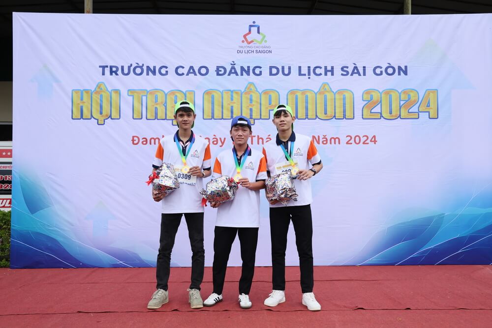 Các sinh viên đạt giải của Cuộc thi Marathon