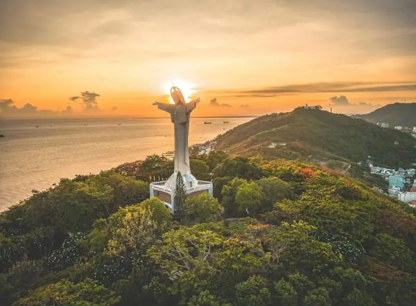 Tượng Chúa Kitô là điểm check-in lý tưởng cho những ai tìm kiếm sự an yên và cảm hứng