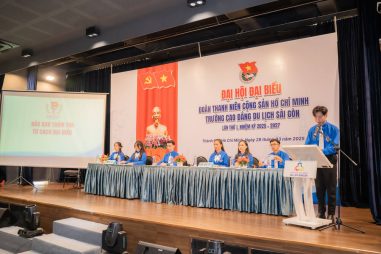 Đoàn chủ tịch chủ trì đại hội