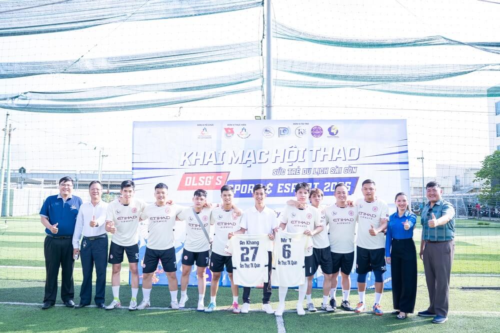 Đội thi hội thao môn đá bóng nam 13