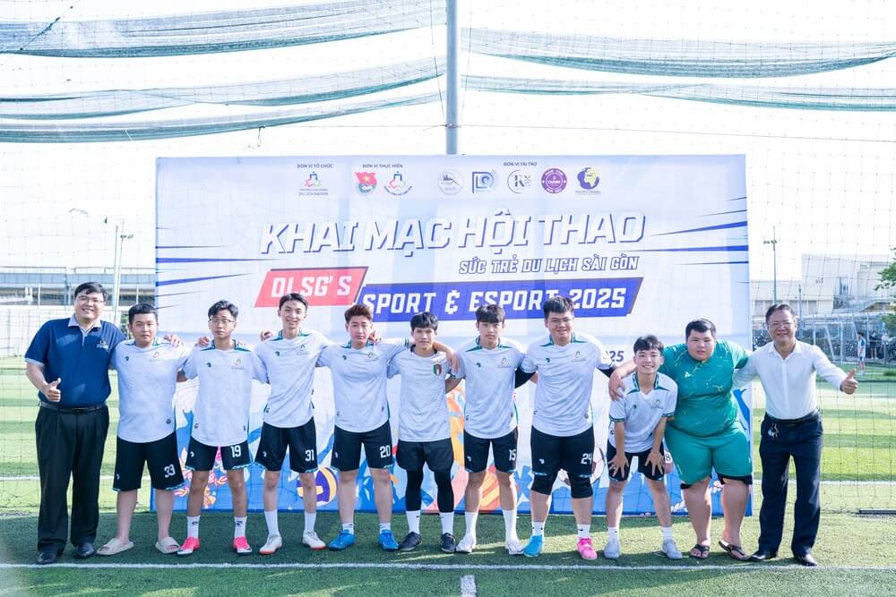Đội thi hội thao môn đá bóng nam 14