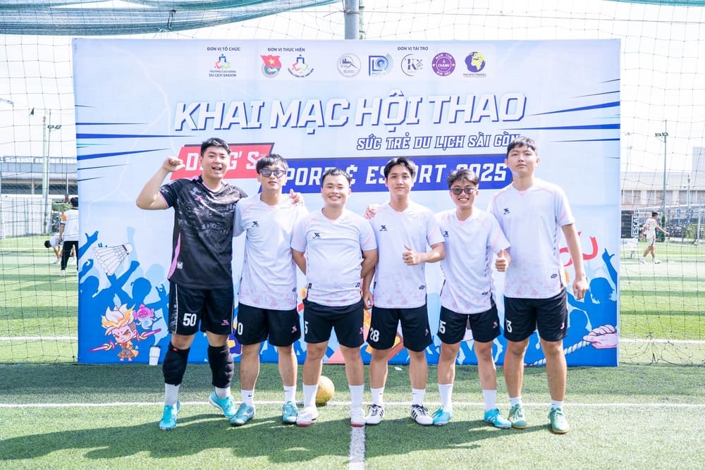 Đội thi hội thao môn đá bóng nam 3