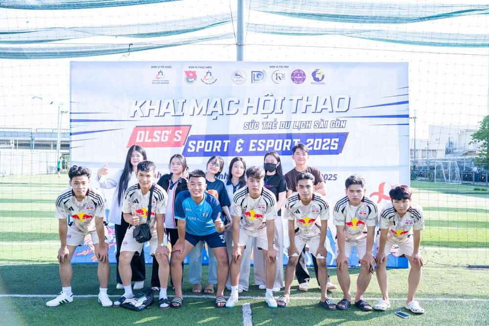 Đội thi hội thao môn đá bóng nam 6