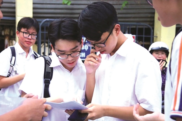 Điểm sàn là mức điểm tối thiểu mà thí sinh cần đạt được trong kỳ thi để đủ điều kiện tham gia quá trình xét tuyển vào các trường đại học/cao đẳng