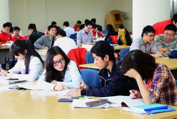 Ưu tiên tuyển sinh theo khu vực là chính sách hỗ trợ thí sinh dựa trên nơi cư trú hoặc học tập, phân loại theo điều kiện kinh tế - xã hội