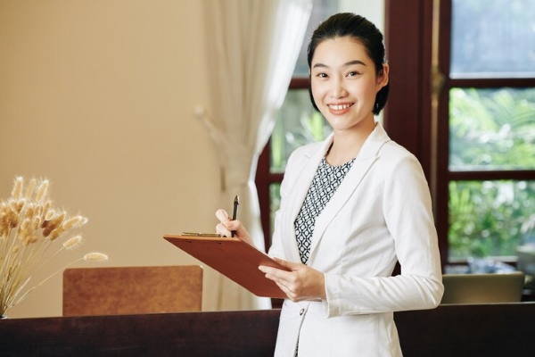 Duty Manager là trung tâm trong việc phối hợp các bộ phận, đảm bảo quy trình phục vụ tại khách sạn suôn sẻ