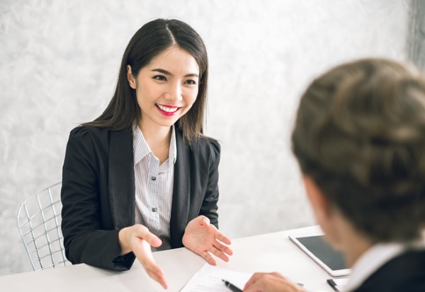 Nhân viên kinh doanh tư vấn sản phẩm, tìm kiếm khách hàng và thúc đẩy doanh số cho cửa hàng, doanh nghiệp và thương mại trực tuyến