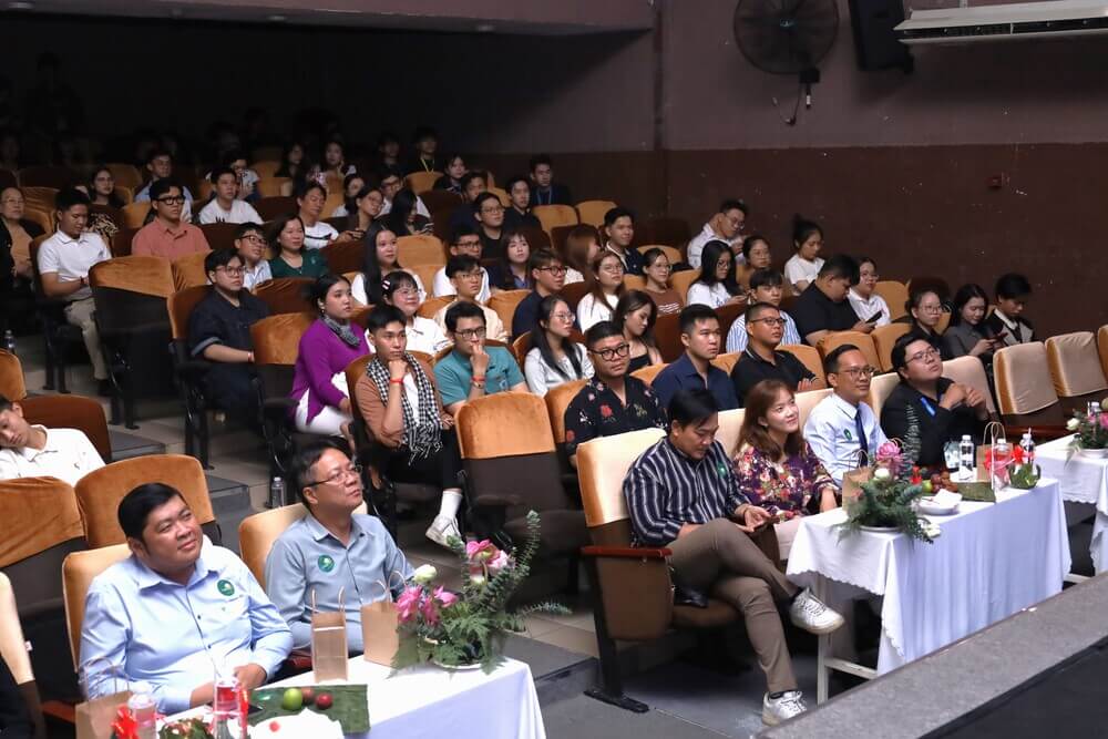 Khán giả tại sự kiện Vang Vọng
