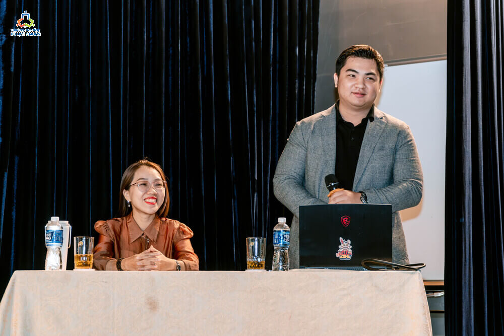 Mr. Lê Minh Hào – Chuyên viên kinh doanh tour khách đoàn và Ms. Nguyễn Ngọc Diễm Quỳnh – Trưởng phòng Khách hàng Doanh nghiệp
