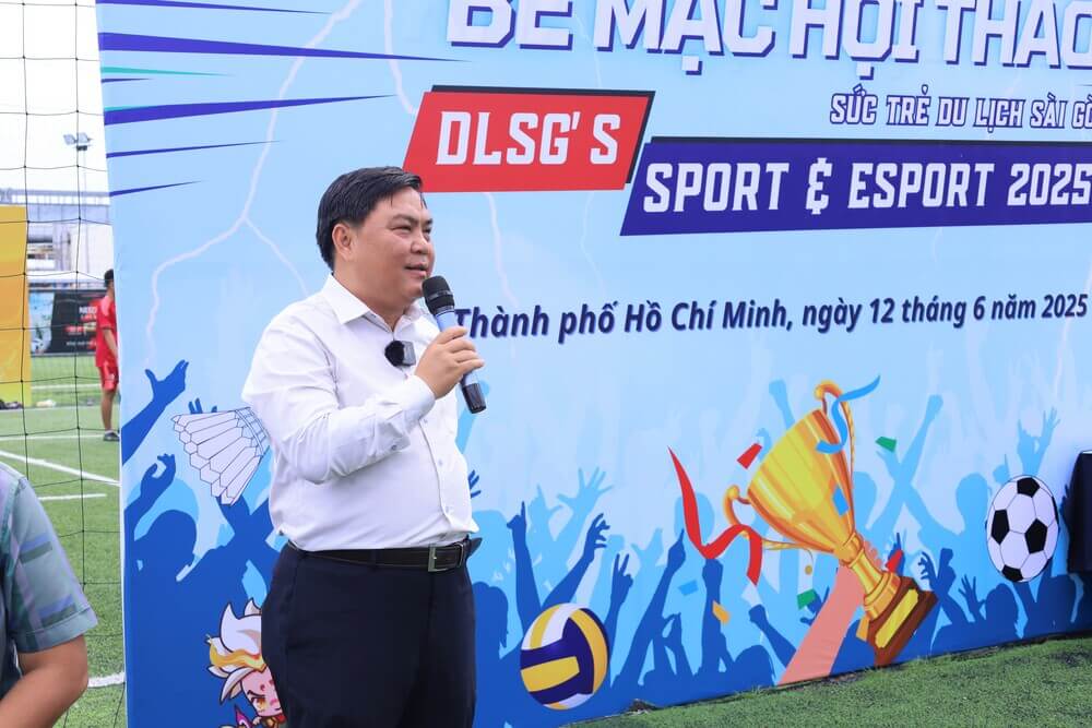 Phó Hiệu trưởng Phan Bửu Toàn phát biểu
