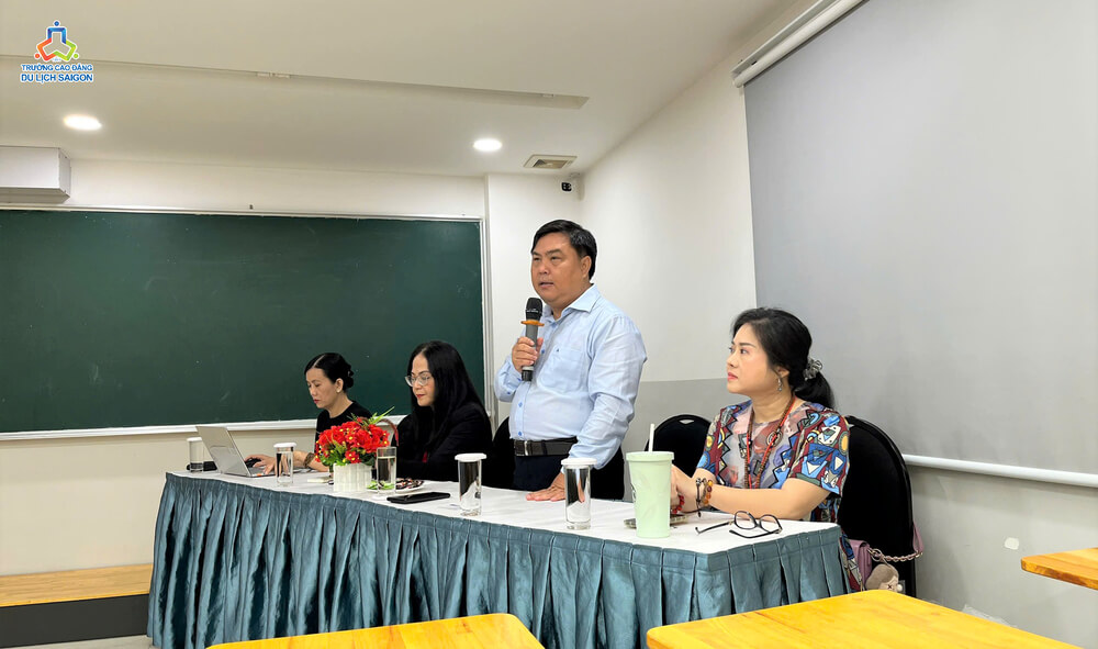 Phó hiệu trưởng Phan Bửu Toàn phát biểu tại Chuyên đề Tiêu chuẩn HALAL