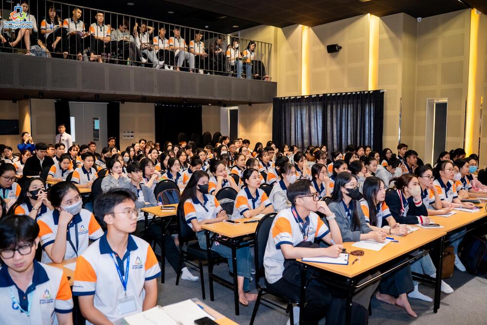 Sinh viên tham dự Chuyên Đề Nghiệp Vụ Trưởng Đoàn Tour Outbound
