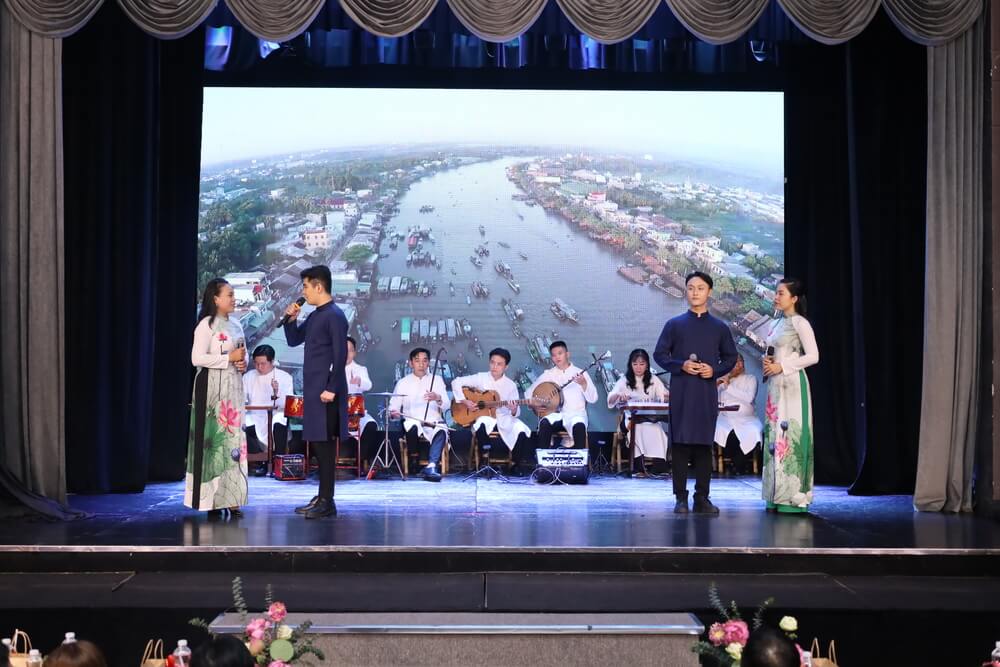 Tân cổ giao duyên Tình thắm duyên quê