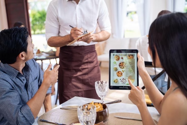 À la carte là kiểu phục vụ trong nhà hàng, cho phép khách gọi món riêng lẻ theo thực đơn có sẵn thay vì chọn set menu