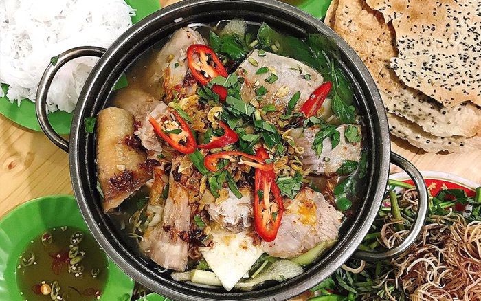 Cá đuối tươi ngon cùng nước lẩu chua cay đậm đà làm nên thương hiệu của lẩu cá đuối Vũng Tàu