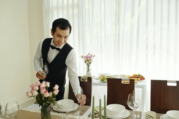 Làm việc trong Banquet cần sức khỏe tốt, tác phong chuyên nghiệp và kỹ năng làm việc nhóm để sự kiện được diễn ra thuận lợi