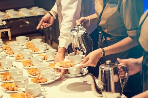 Tea Break và Coffee Break thường xuất hiện trong các hội nghị hoặc sự kiện