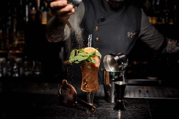 Bartender là nghề đòi hỏi sự kết hợp của nghệ thuật phục vụ với kỹ thuật pha chế