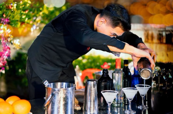 Thành thạo pha chế là điều kiện bắt buộc mà mọi Bartender cần nắm vững