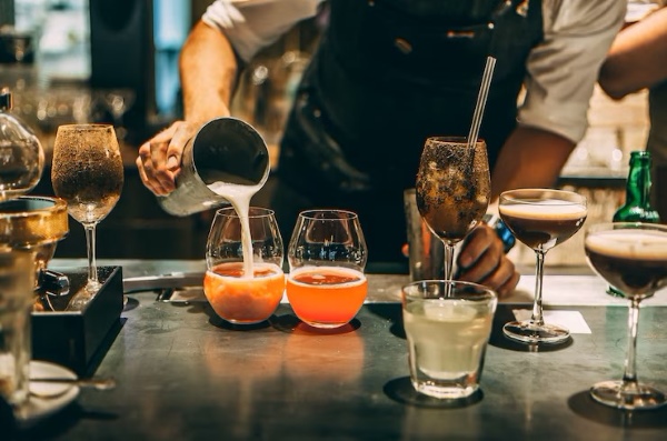 Am hiểu kiến thức về các loại đồ uống giúp Bartender pha chế chuẩn xác và sáng tạo được thực đơn mới