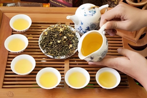 Trà sâm biển, với cách đóng gói tỉ mỉ và tinh tế, rất thích hợp để làm quà biếu đặc sản từ Phú Quốc