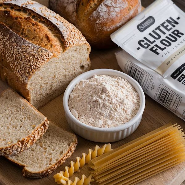 Gluten có trong bánh mì, mì ống, bánh ngọt, bánh quy và nhiều thực phẩm chế biến như nước sốt, súp đóng hộp, đồ chiên tẩm bột