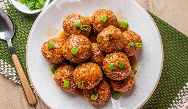 Món thịt viên Quinoa vừa thơm ngon, vừa giàu protein, thích hợp cho bữa ăn gia đình