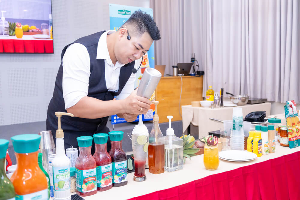 Chuyên gia demo pha chế